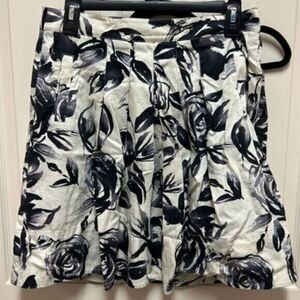 CAbi Rosie Floral Pleated Skirt Women Side Pockets Ivory and Purple